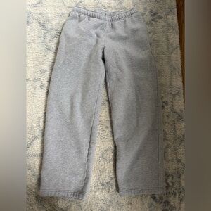 Aritzia Women’s Cozy Sweatfleece Mega Sweatpants Short